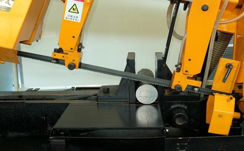 宁明数控带锯床自动送料精度会出现偏差吗？